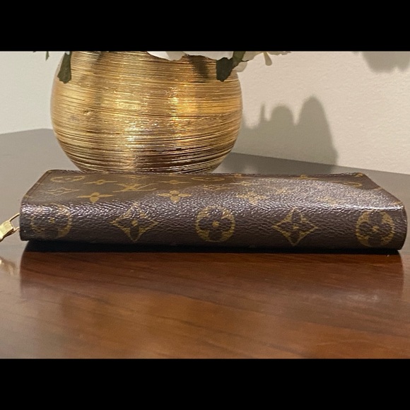 Authentic Louis Vuitton zippy wallet - Picture 8 of 14
